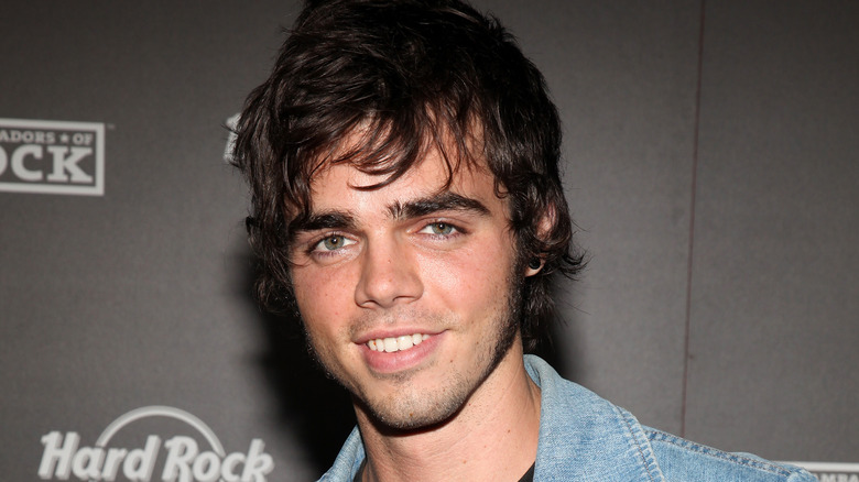 Reid Ewing smiles at the Hard Rock Cafe