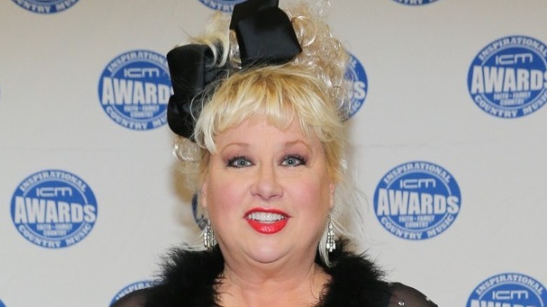 Victoria Jackson waving 