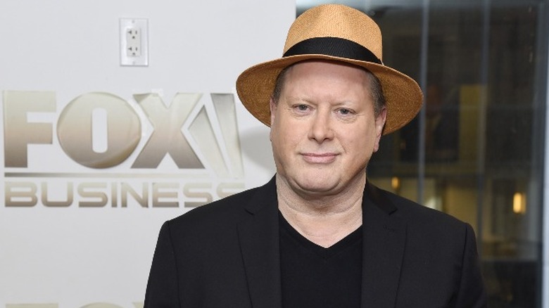 Darrell Hammond in a straw hat