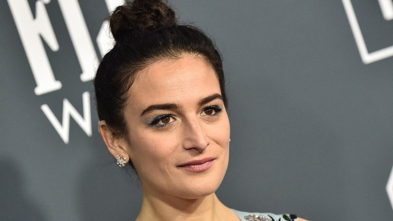 Jenny Slate posing