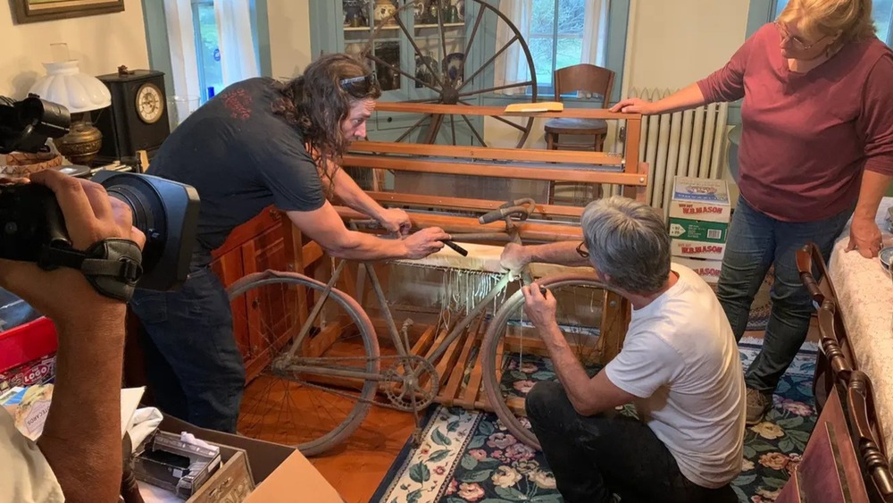 Mike Wolfe and The Colonel looking at a bike