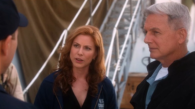 Diane Neal and Mark Harmon look concerned 