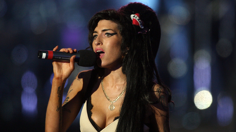 Amy Winehouse singing