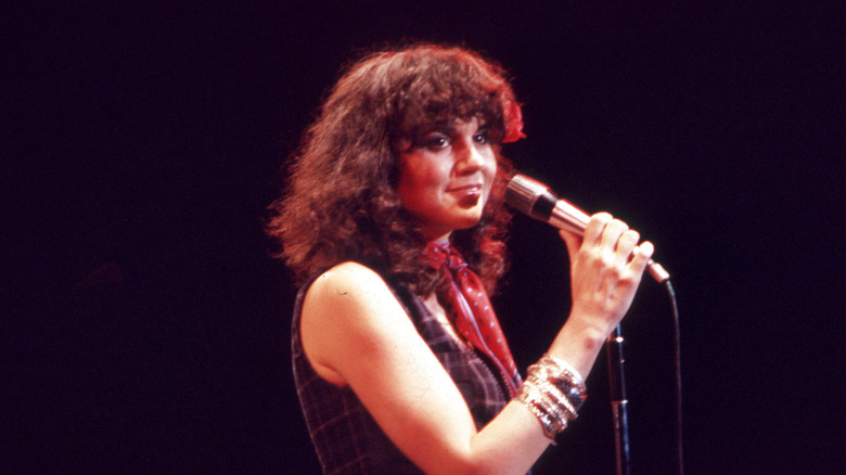 Linda Ronstadt singing