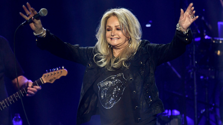 Bonnie Tyler performing