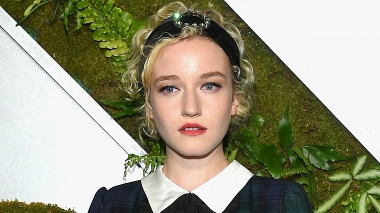 Julia Garner posing