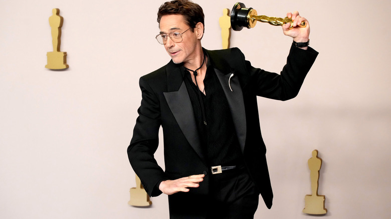 Robert Downey Jr. holds Oscar