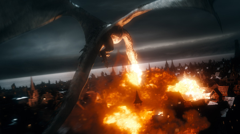 Smaug burns Lake-town