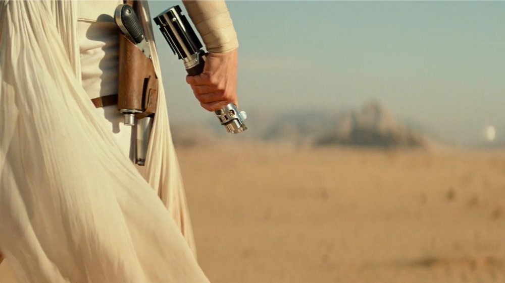 Rey holding lightsaber in The Rise of Skywalker