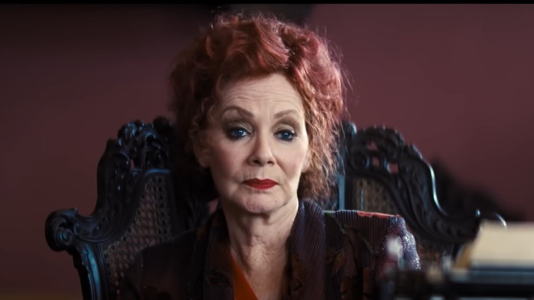 Jean Smart cocking an eyebrow