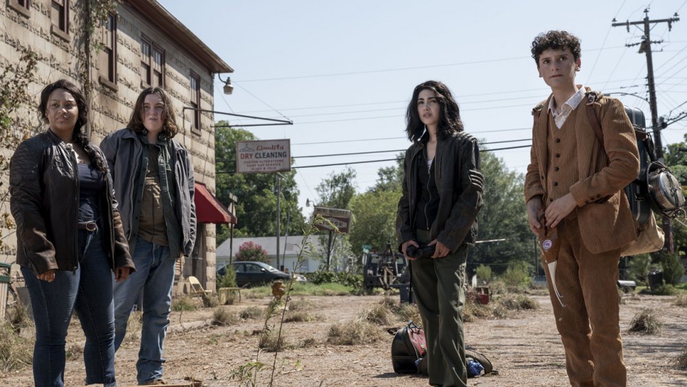 Aliyah Royale, Hal Cumpston, Alexa Mansour, and Nicolas Cantu in The Walking Dead: World Beyond