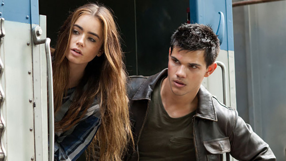 Taylor Lautner and Lily Collins in Abduction 