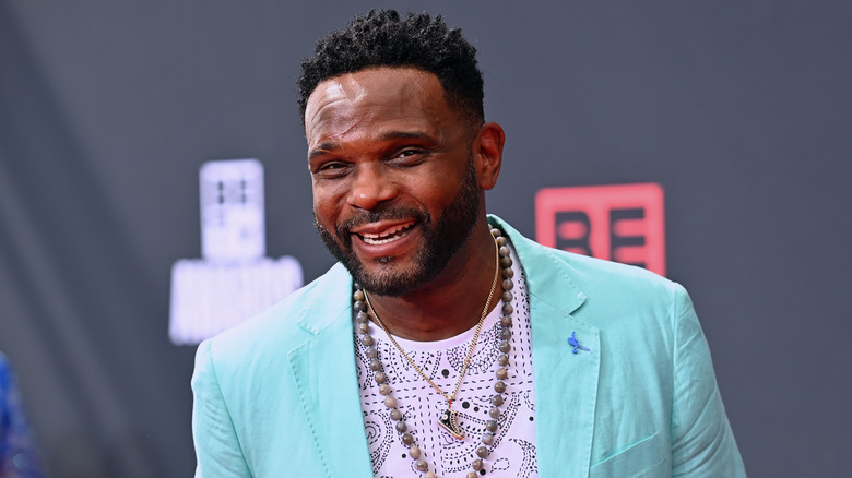 Darius McCrary smiles at a red carpet event