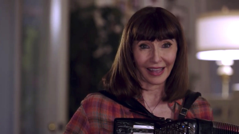 Mary Steenburgen plays accordion SAG awards