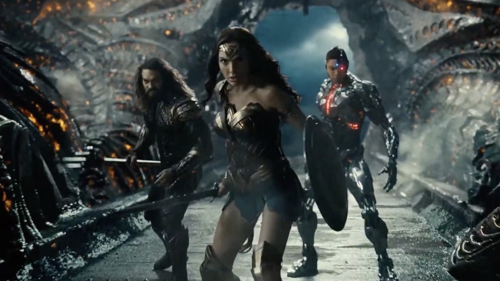 Wonder Woman, Aquaman and Cyborg preparing to fight