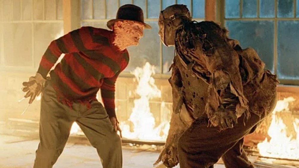 Robert Englund as Freddy Krueger fights Ken Kirzinger as Jason Voorhees in Freddy vs. Jason