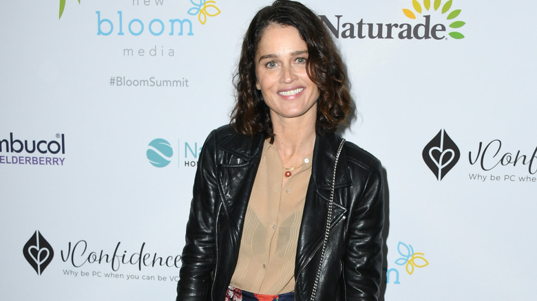 Robin Tunney posing