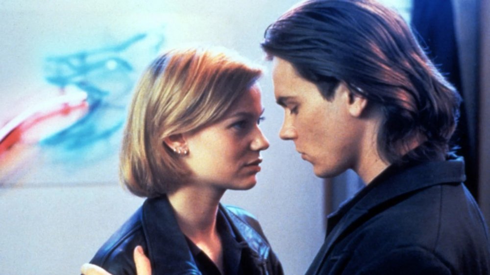 Samantha Mathis as Miranda Presley and River Phoenix as James Wright in The Thing Called Love