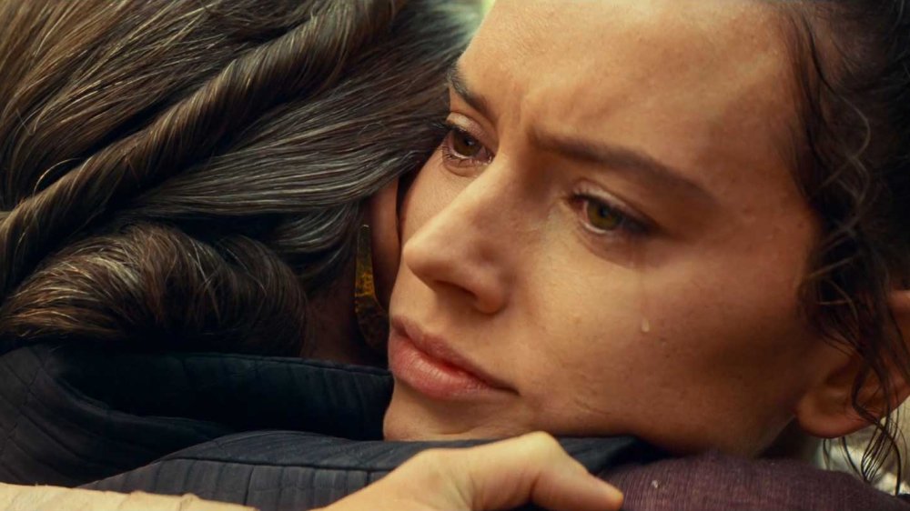 The Rise of Skywalker Rey hugging Leia