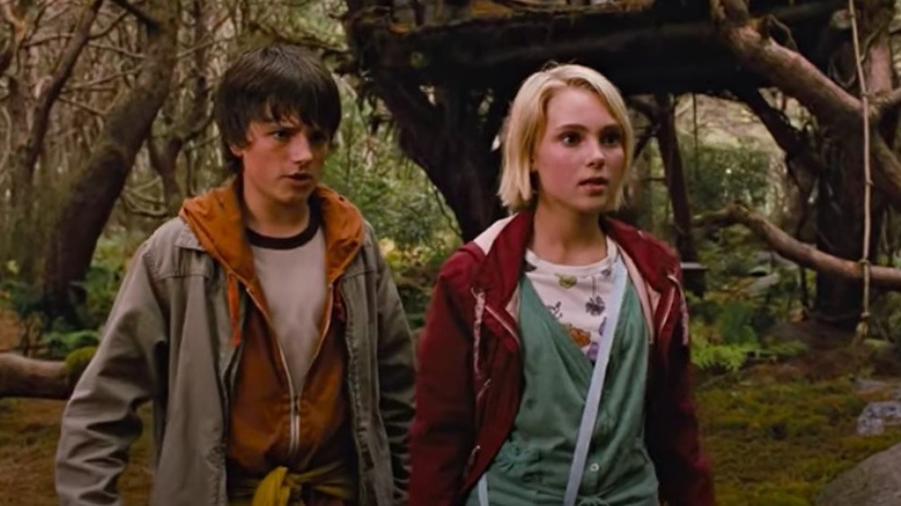 Hutcherson and Robb in Bridge to Terabithia