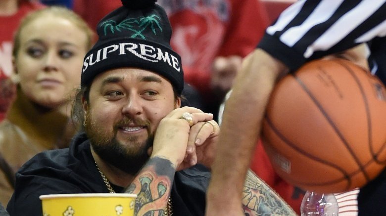 chumlee at basketball game