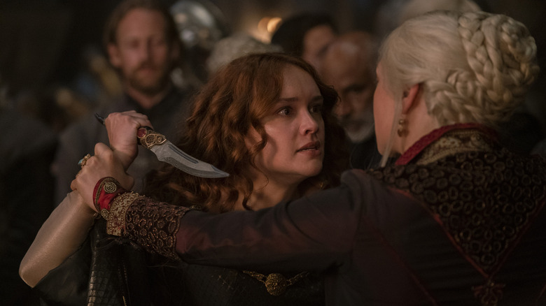 Alicent attacks Rhaenyra