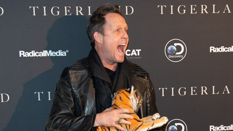 Dean Winters on the red carpet