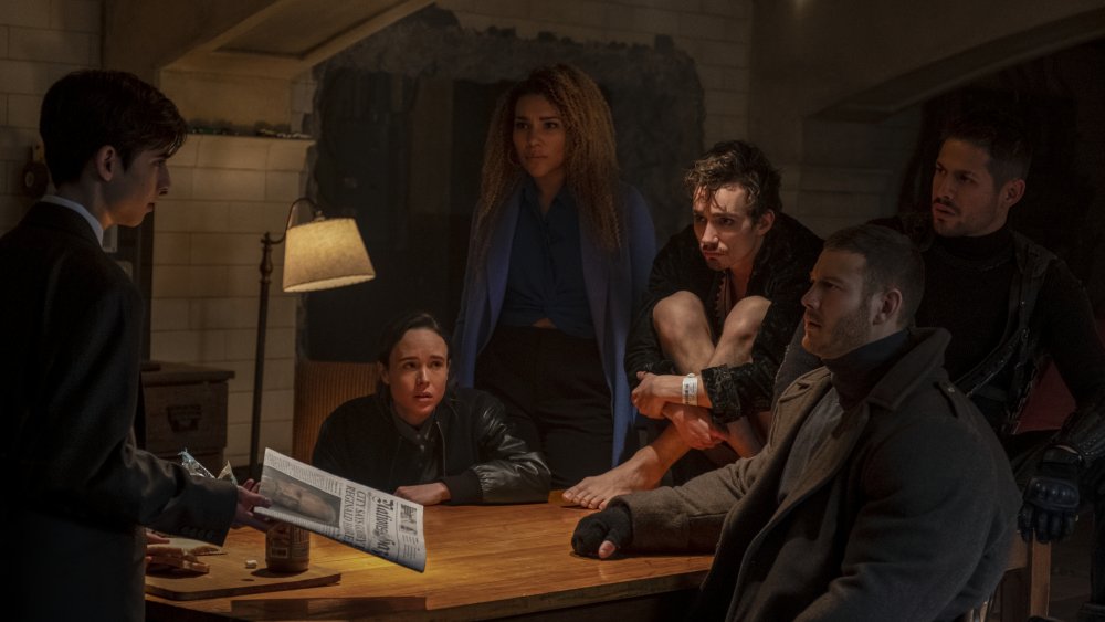 Aidan Gallagher, Ellen Page, Emmy Raver-Lampman,Robert Sheehan, Tom Hopper, and David Castañeda in The Umbrella Academy