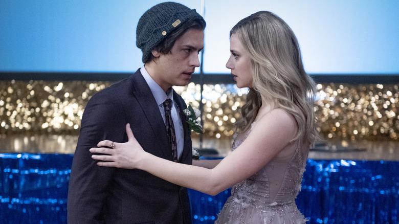 Jughead and Betty dancing