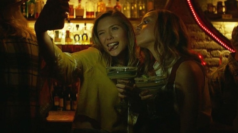 Olsen and Plaza taking a selfie in 'Ingrid Goes West'