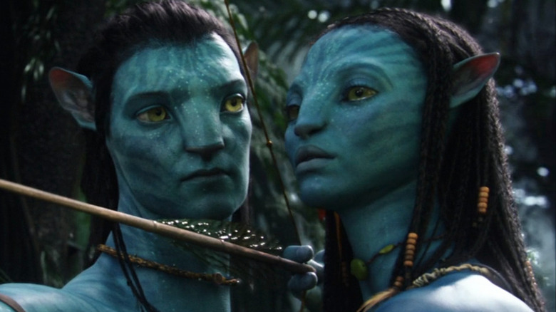 Jake and Neytiri positioning an arrow in Avatar