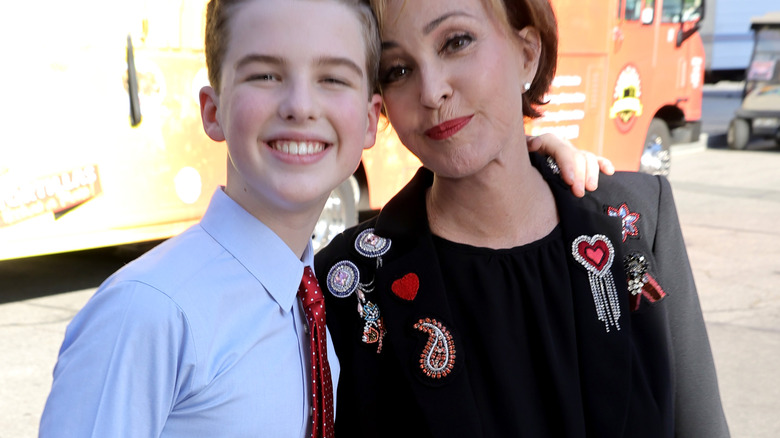 Iain Armitage and Annie Potts