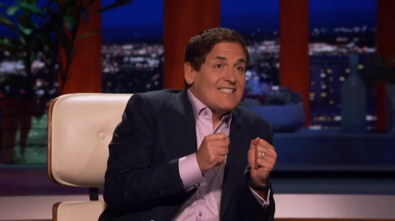 Mark Cuban raises his fists