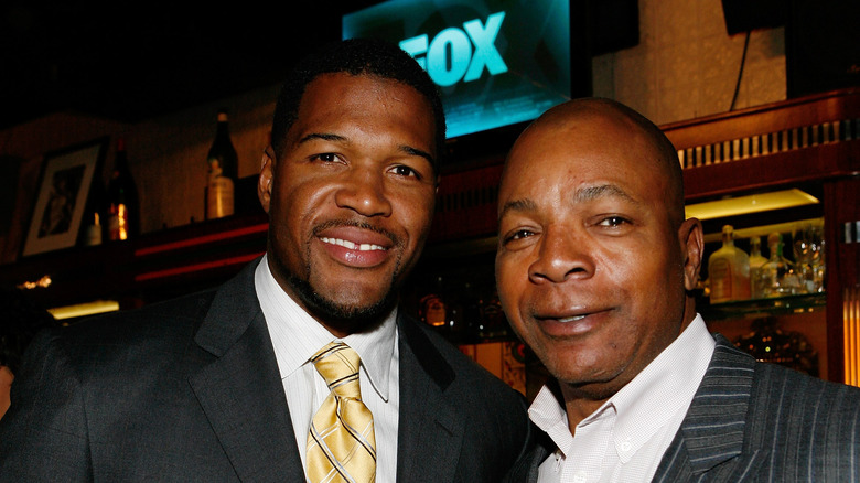 Michael Strahan and Carl Weathers smiling