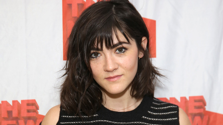 Isabelle Fuhrman looking forward head tilted left