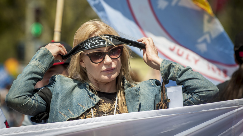 Daryl Hannah "honor earth" bandana