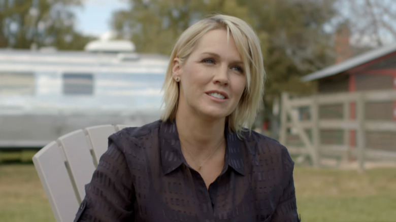 Jennie Garth on a farm