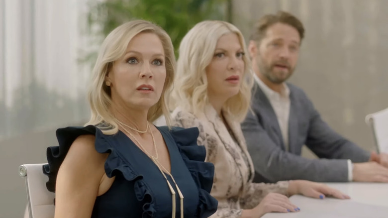 Jennie Garth, Tori Spelling, and Jason Priestly as themselves