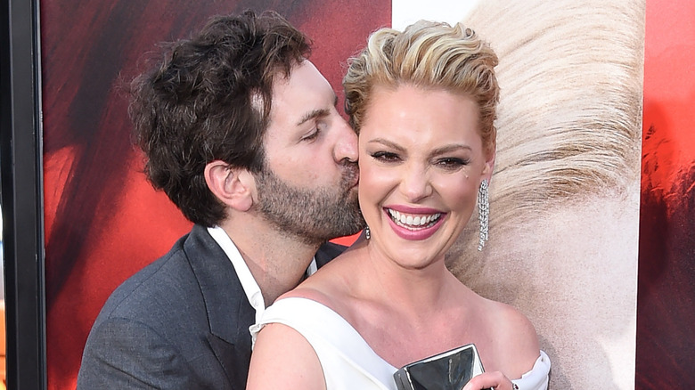 Josh Kelley kissing Katherine Heigl