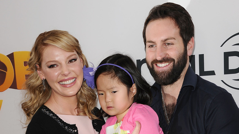 Katherine Heigl smiling with Naleigh and Josh Kelley