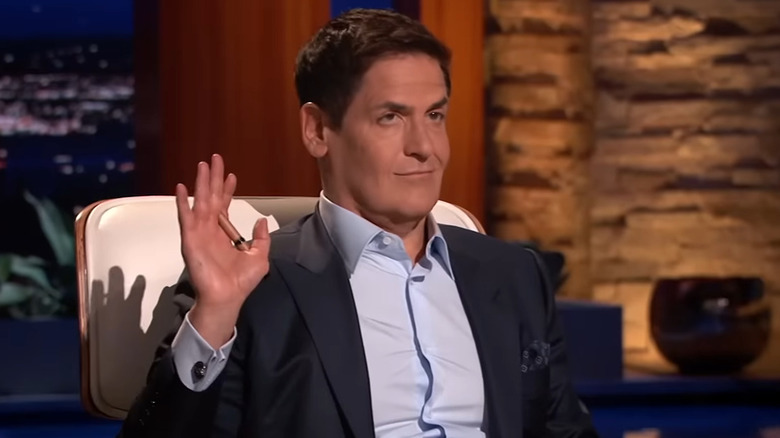 Mark Cuban raises his hand