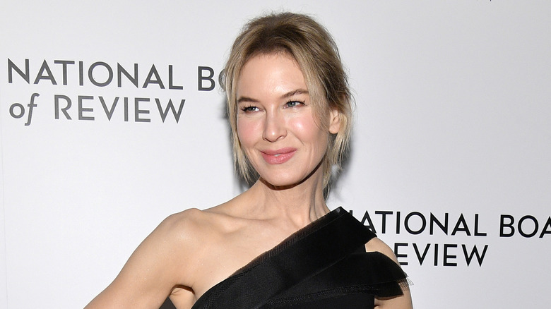 Zellweger poses for the press