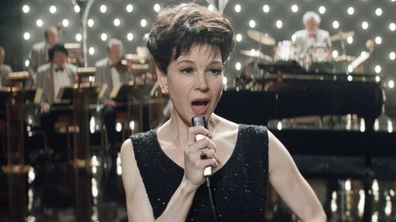 Zellweger performs as Judy Garland