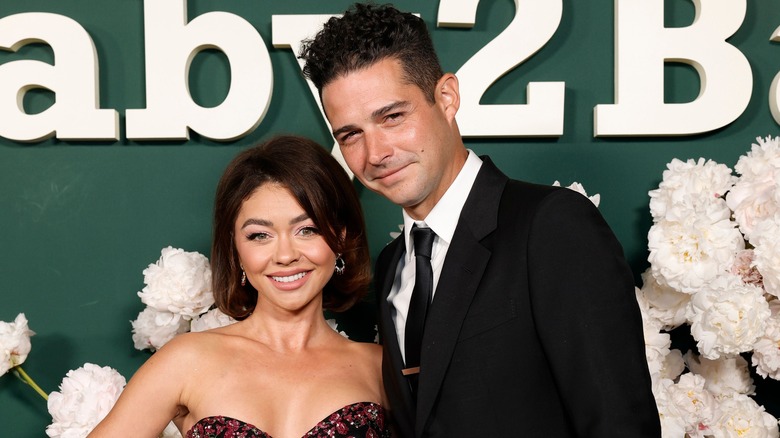 Sarah Hyland and Wells Adams on red carpet