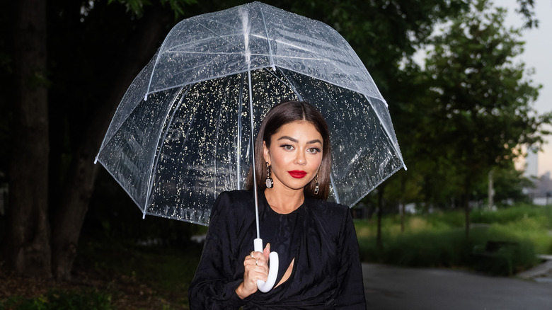 Sarah Hyland under umbrella