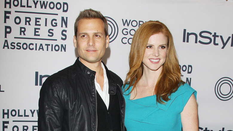 Gabriel Macht Sarah Rafferty embracing