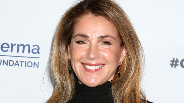 Peri Gilpin smiles