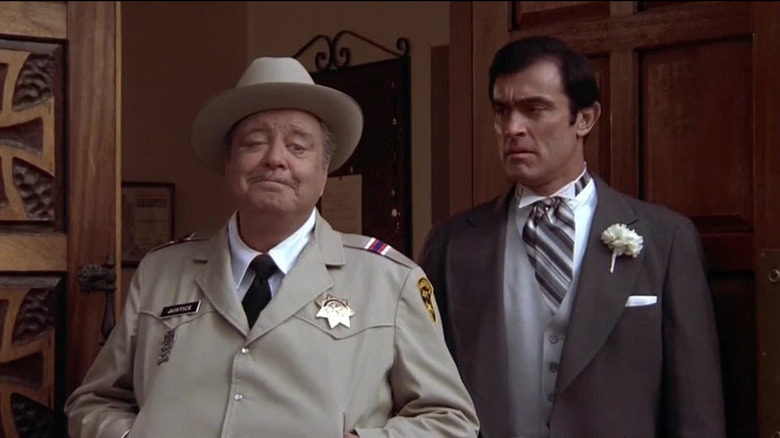 Mike Henry and Jackie Gleason in Bandit