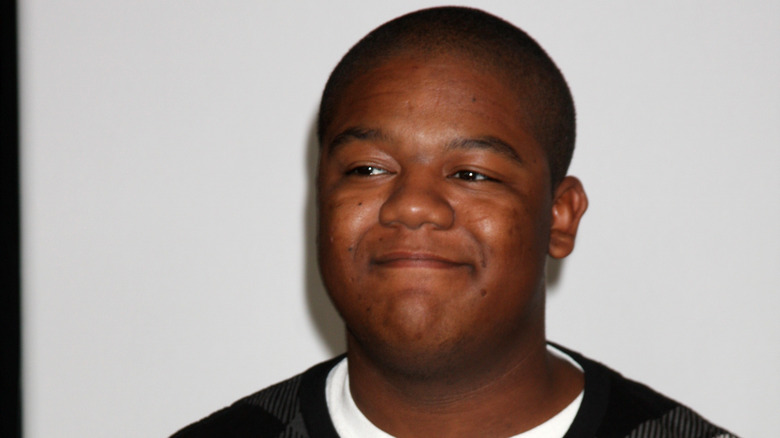 Kyle Massey posing