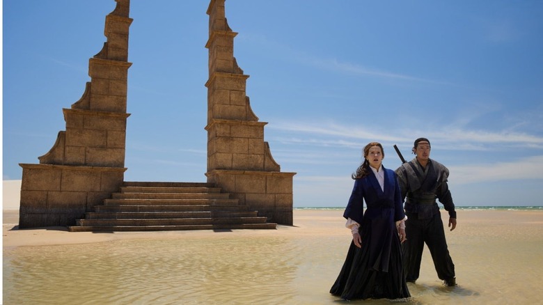 Moiraine and Lan on beach